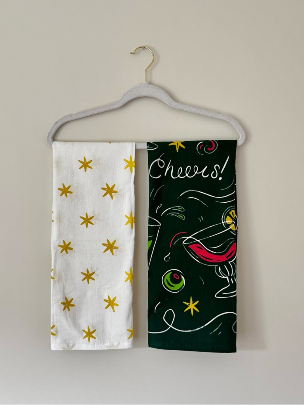 NWOT Crofton Tea Towels Set of 2 – Cheers Wine & Gold Star Kitchen Towels Decor